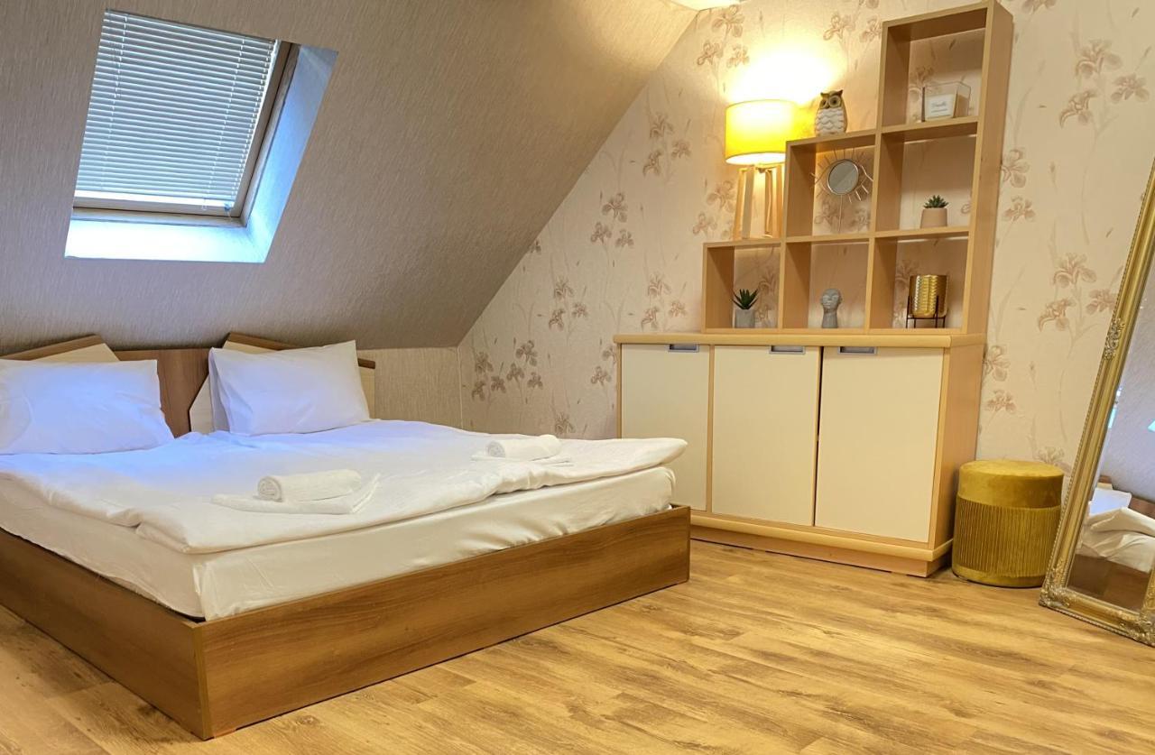 Private Two Bed With Garden, Parking And Pets Allowed